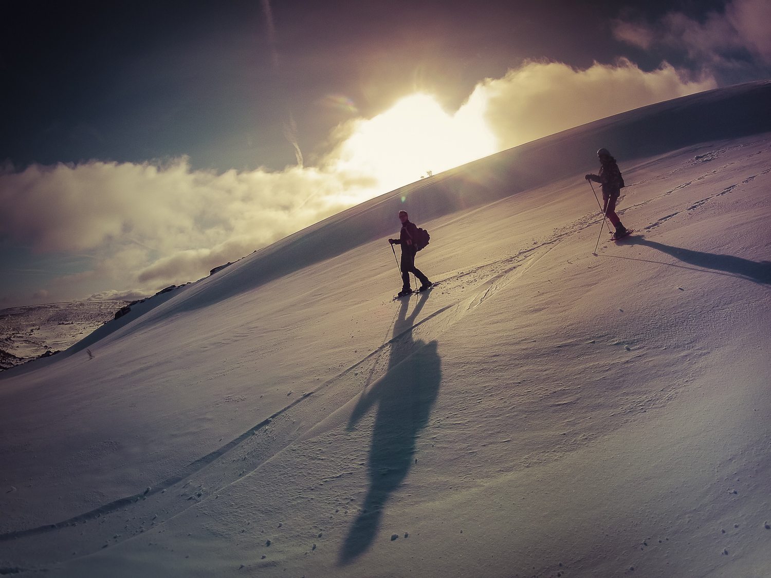RAQUETAS DE NIEVE EN EL CAÑÓN DEL TERA.